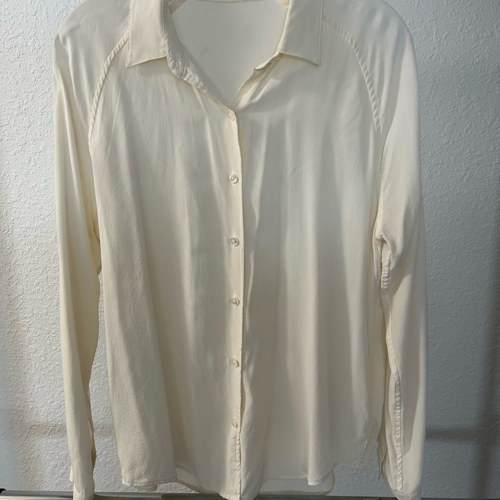 Everlane 100% Silk Cream Button-Up Long Sleeve Shirt